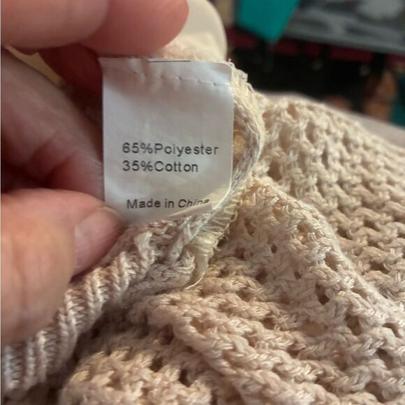 John Fashion Beige Crochet Accent Blouse Woman’s Size L - Picture 5 of 8